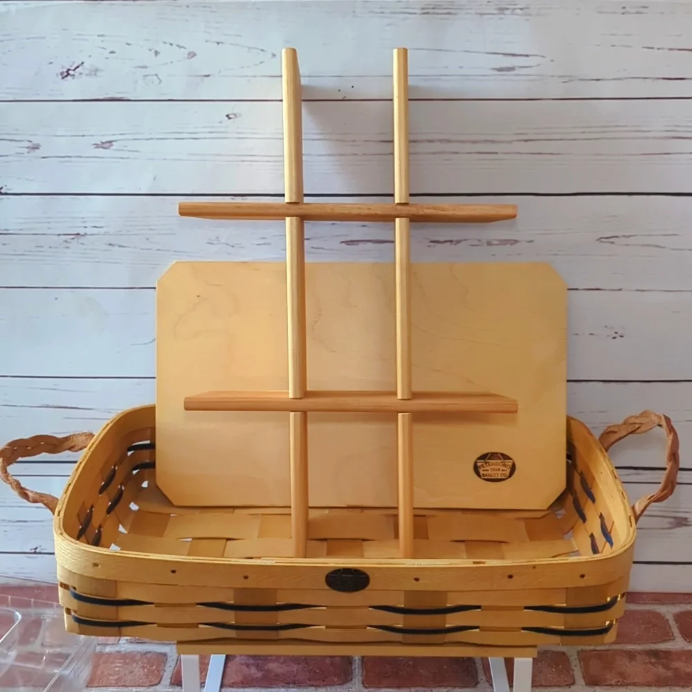 Vintage Peterboro Buffet Picnic Basket with Leather Handles and Dividers‎ Lid